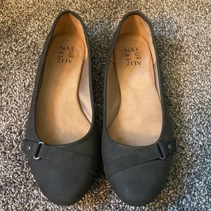 Naturalizer grey flats